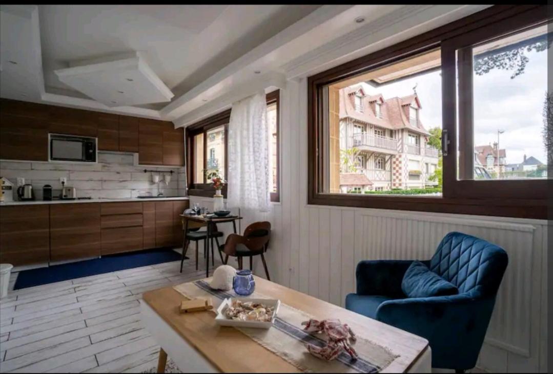 Deauville : Magnifique Studio En Face Du Casino ! エクステリア 写真